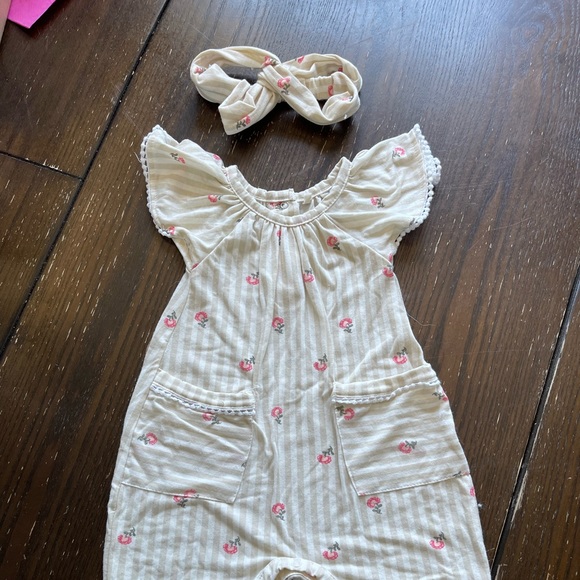 Jessica Simpson Set - Picture 2 of 4